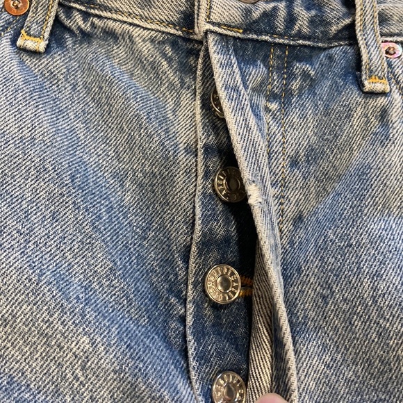 Like New Agolde Parker Shorts - Picture 5 of 16